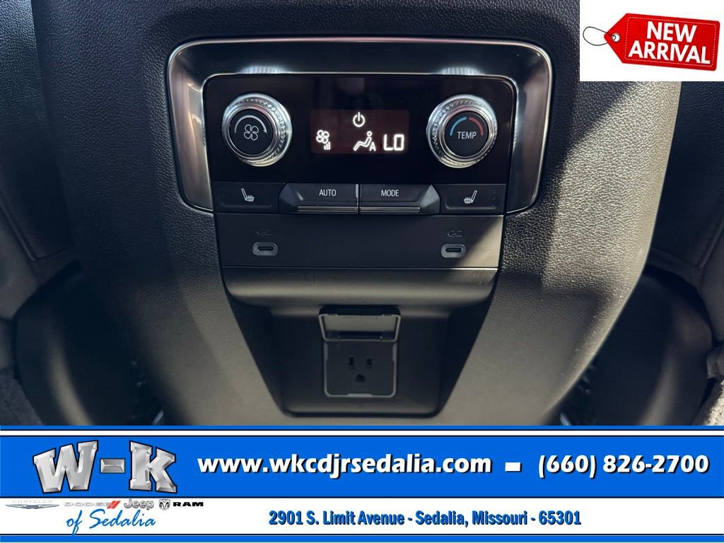 Used 2024 GMC Yukon AT4 AWD/4WD image 32