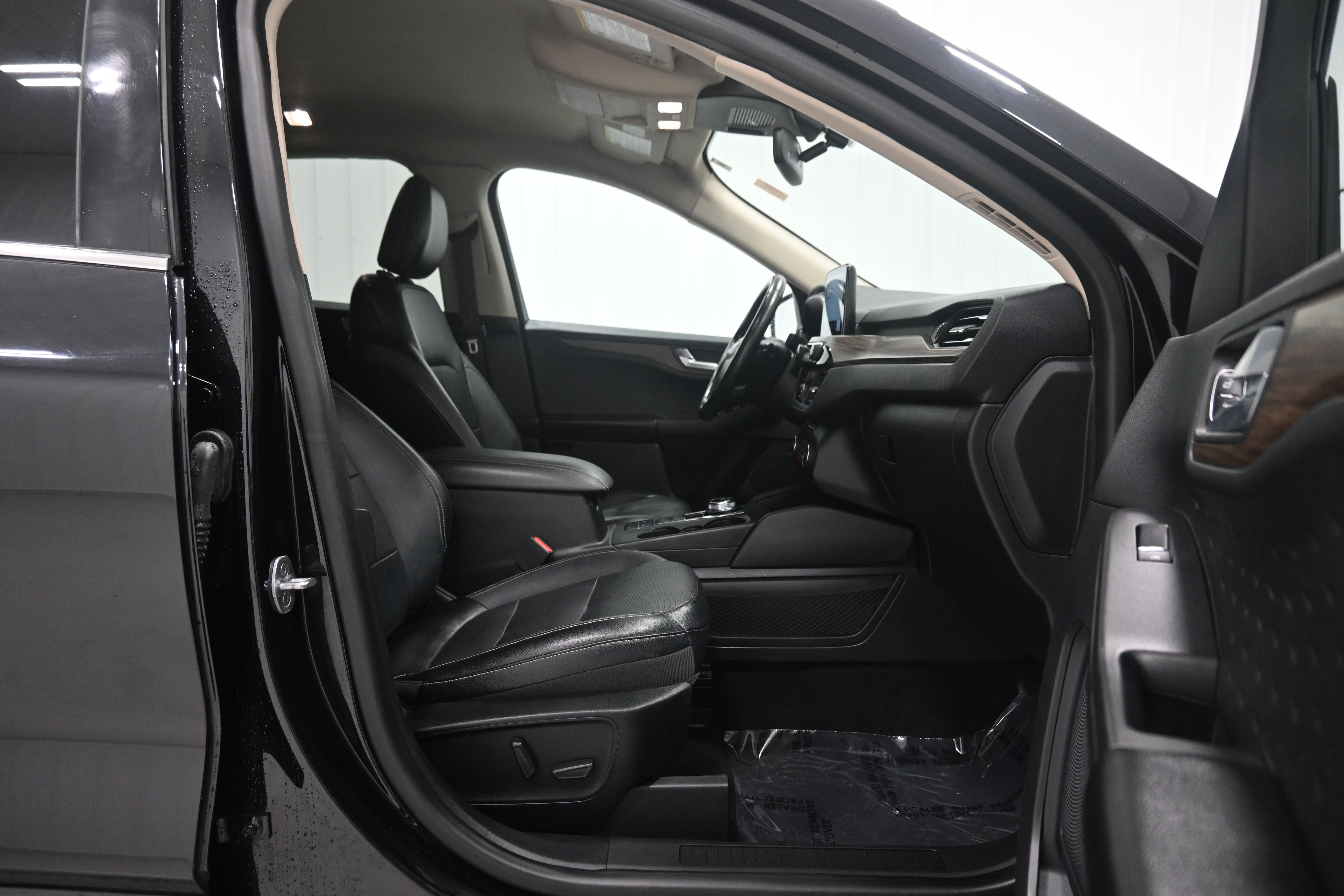Used 2020 Ford Escape Titanium AWD/4WD image 29