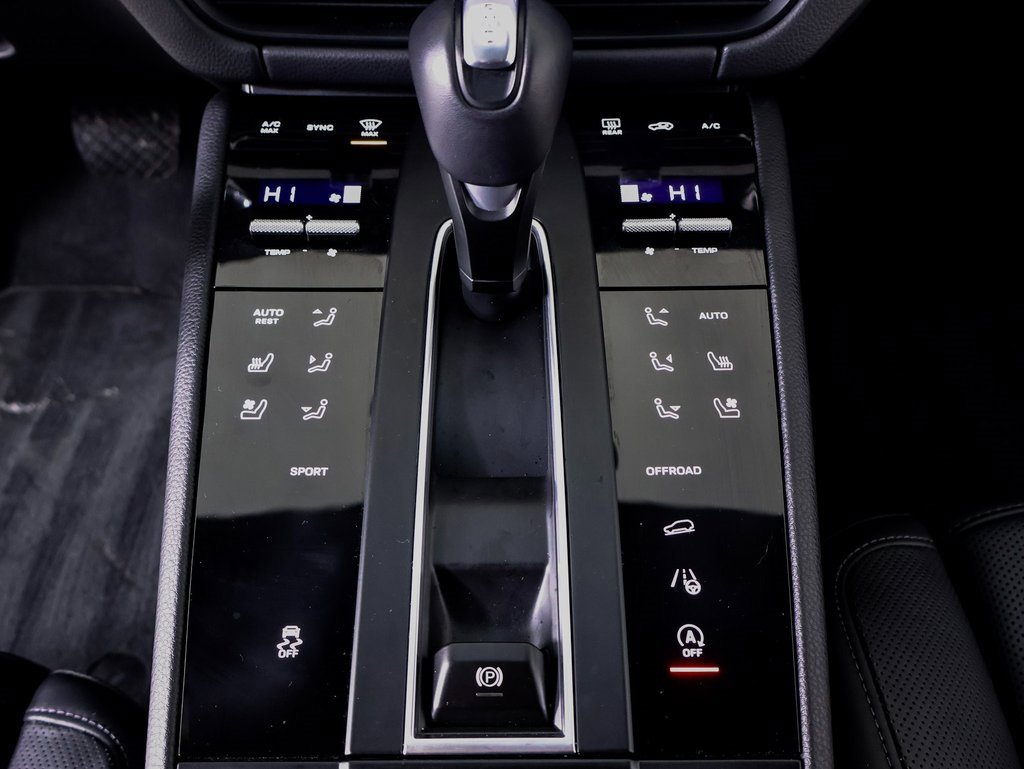 Used 2025 Porsche Macan image 18