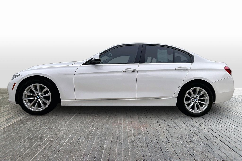 Used 2016 BMW 320i xDrive Sedan AWD/4WD image 4