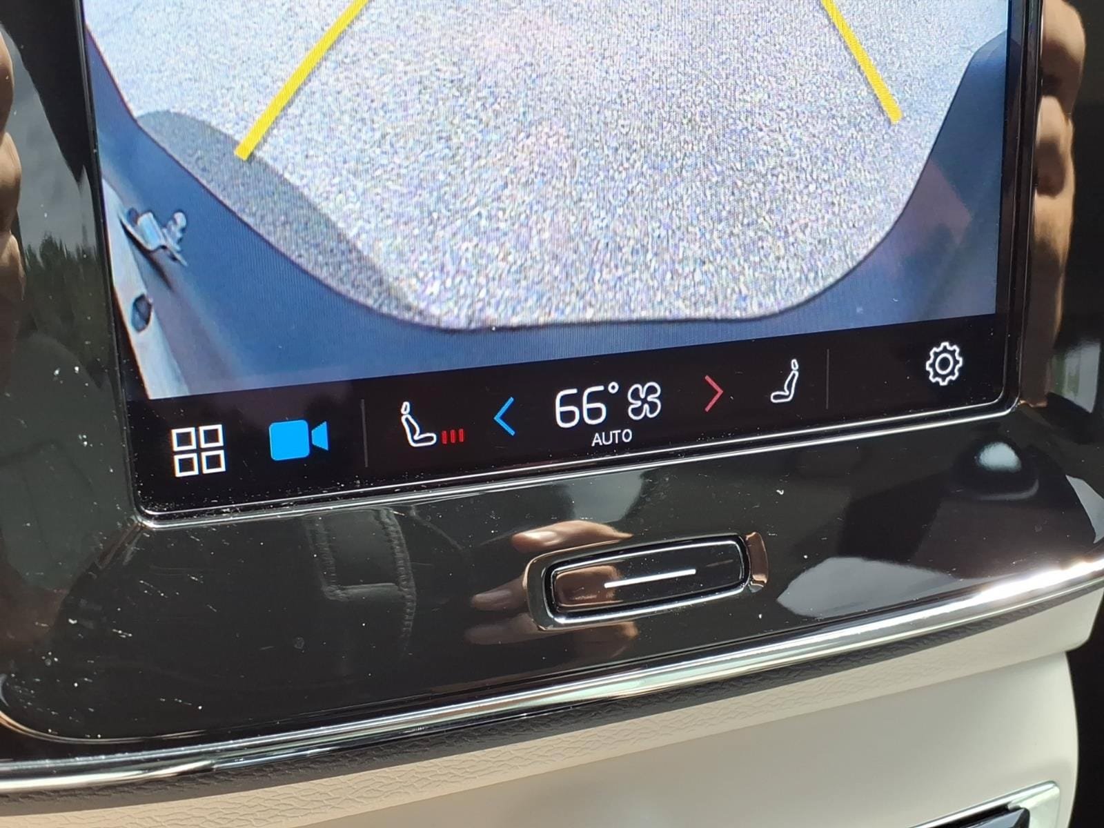 Certified 2023 Volvo XC40 B4 Ultimate FWD image 23