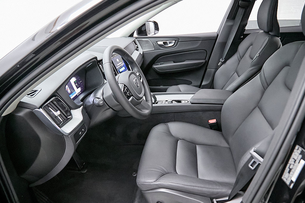 Certified 2025 Volvo XC60 T8 Plus w/ Protection Package Premier AWD/4WD image 19