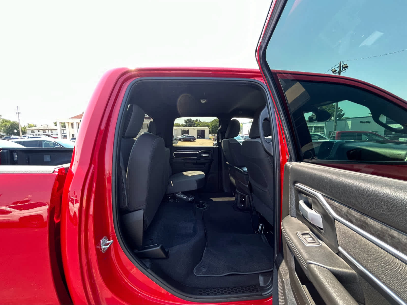 Used 2024 RAM 2500 Big Horn w/ Bed Utility Group image 10