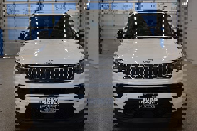 Used 2022 Jeep Compass Latitude w/ Sun and Sound Group image 3