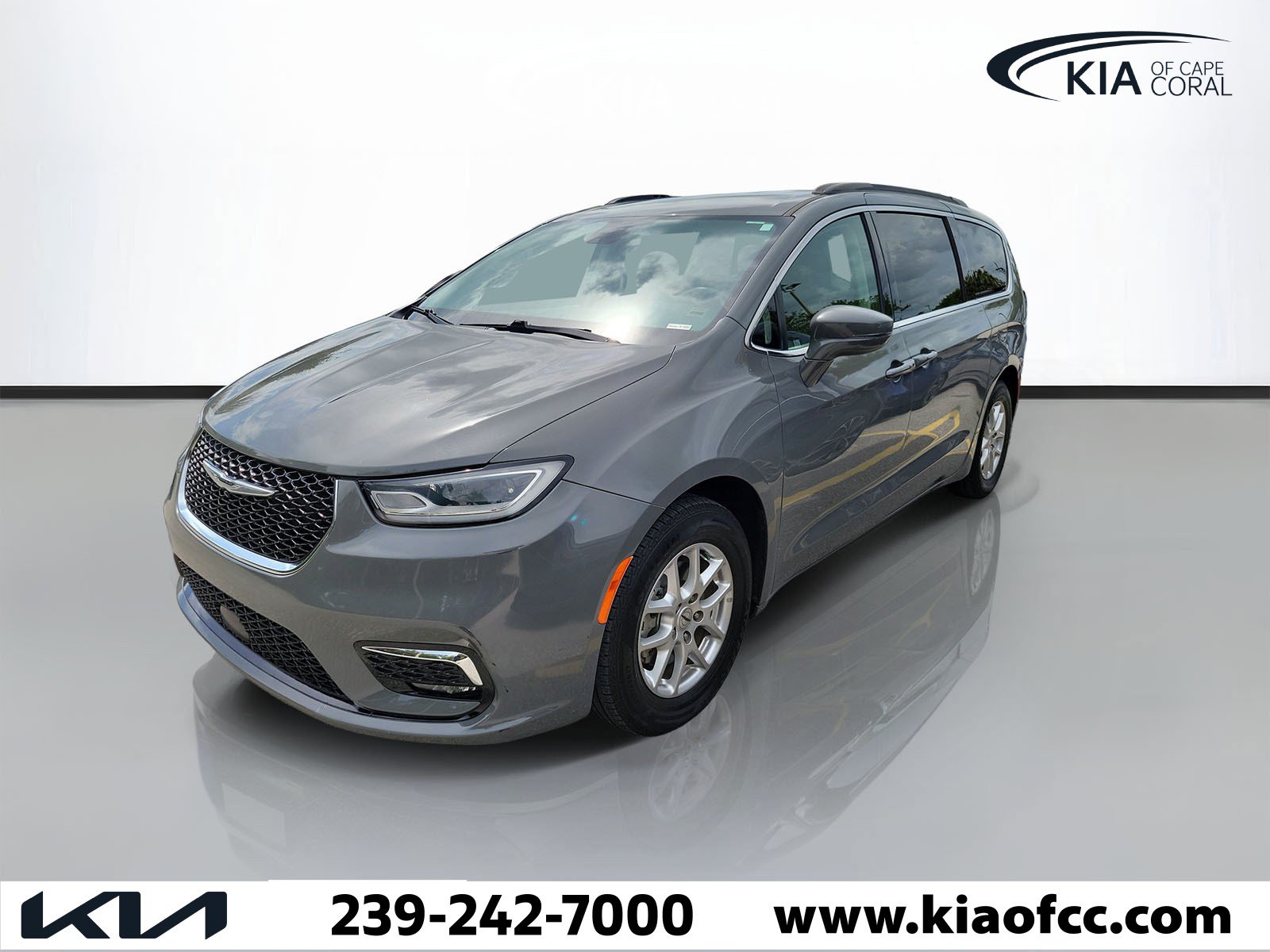 Used 2022 Chrysler Pacifica Touring-L FWD image 3
