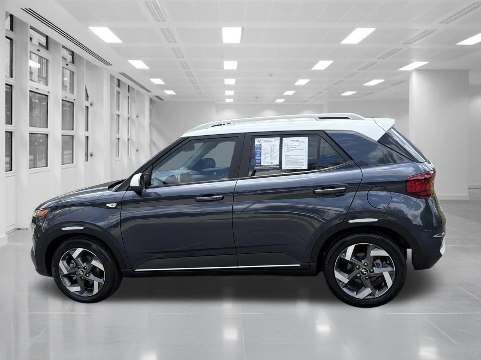 Used 2023 Hyundai Venue Limited FWD image 8