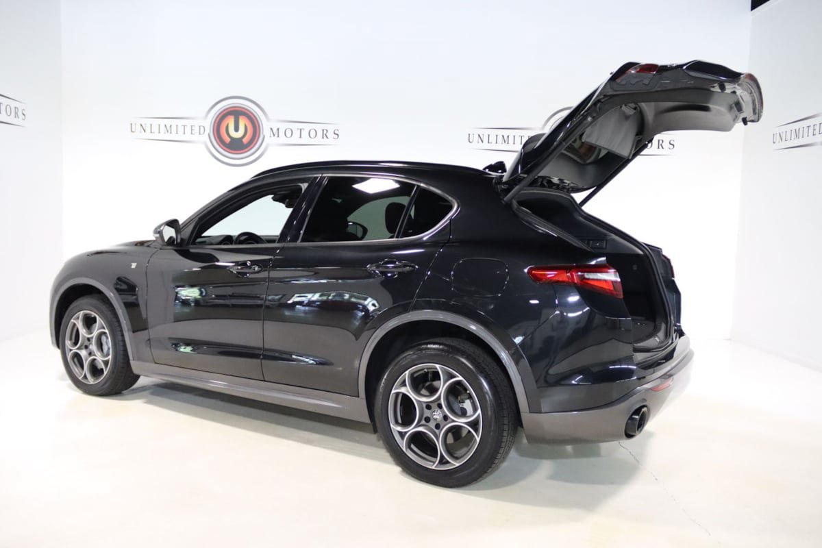 Used 2022 Alfa Romeo Stelvio Ti AWD/4WD image 29