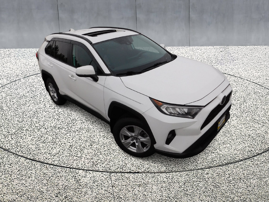 Used 2020 Toyota RAV4 XLE w/ Convenience Package AWD/4WD image 2