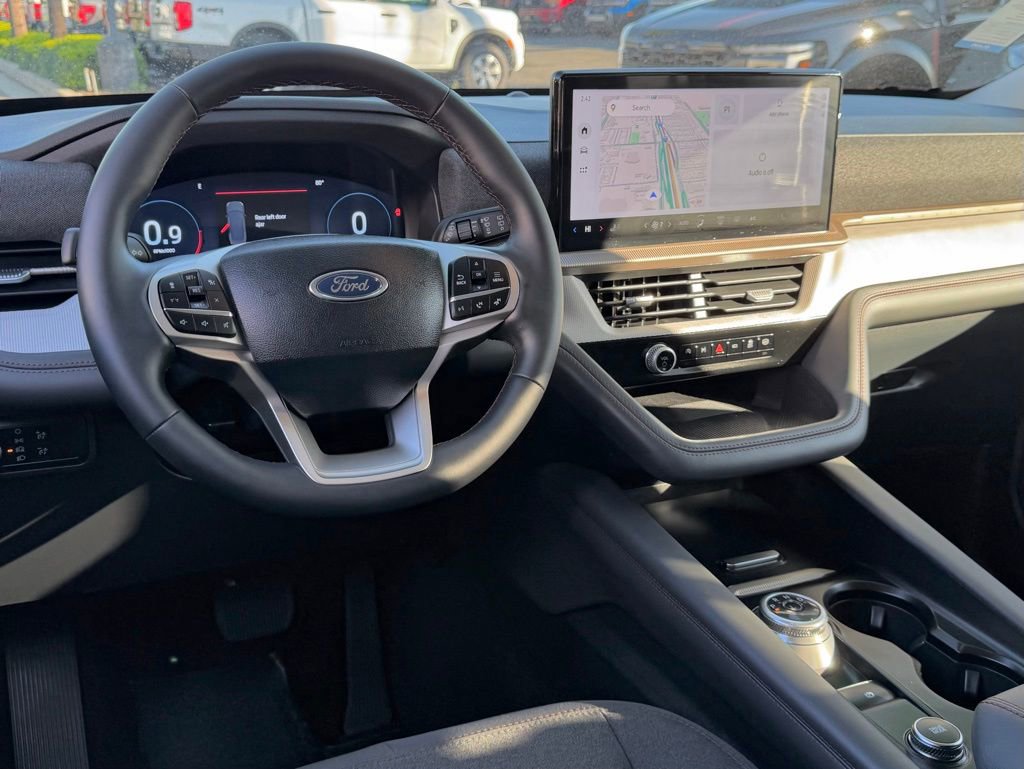 Used 2025 Ford Explorer Active image 27