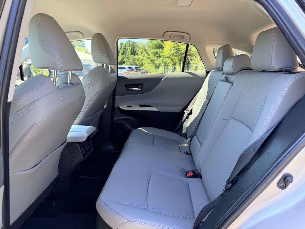Certified 2021 Toyota Venza XLE w/ Softex Package AWD/4WD image 17