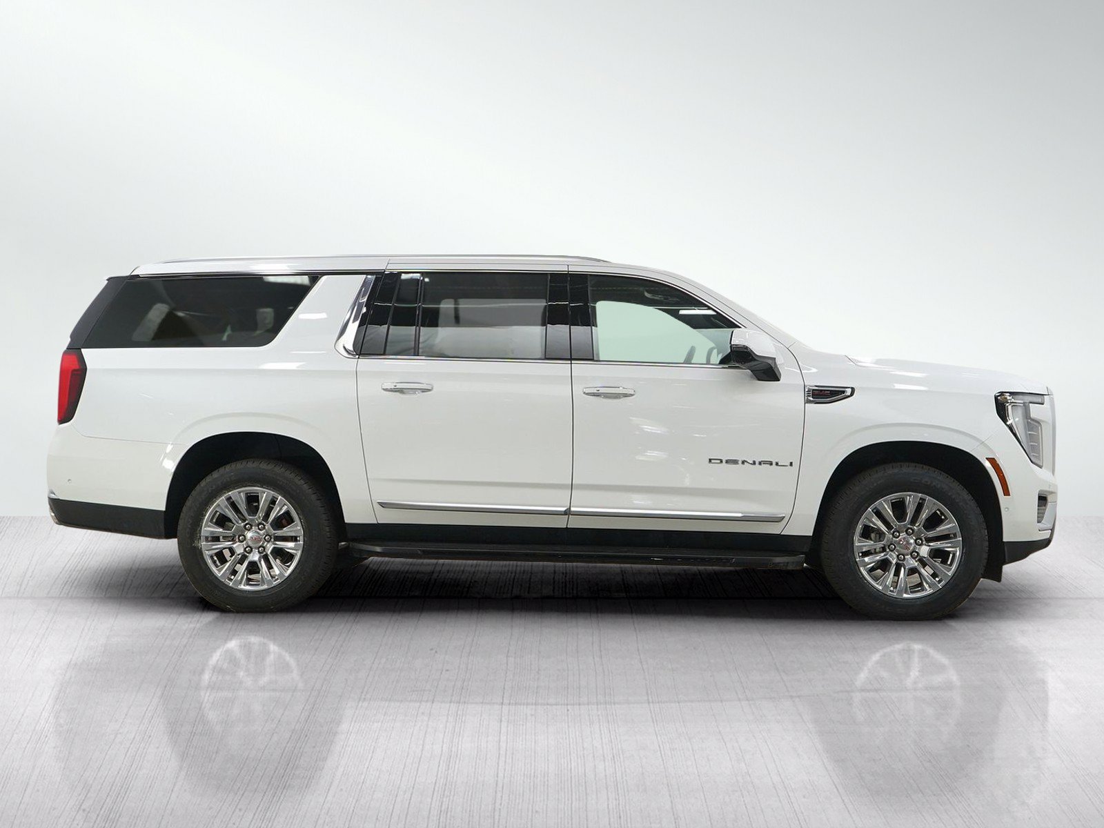 Used 2025 GMC Yukon XL Denali AWD/4WD image 7