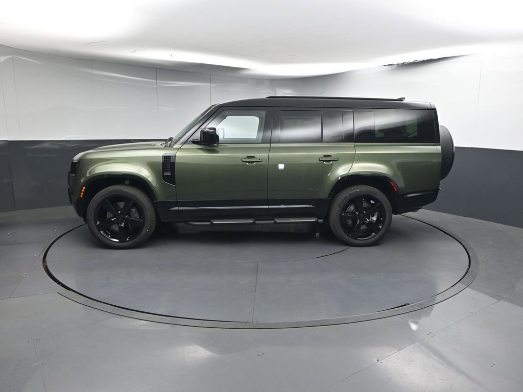 New 2026 Land Rover Defender 130 X-Dynamic SE AWD/4WD image 2