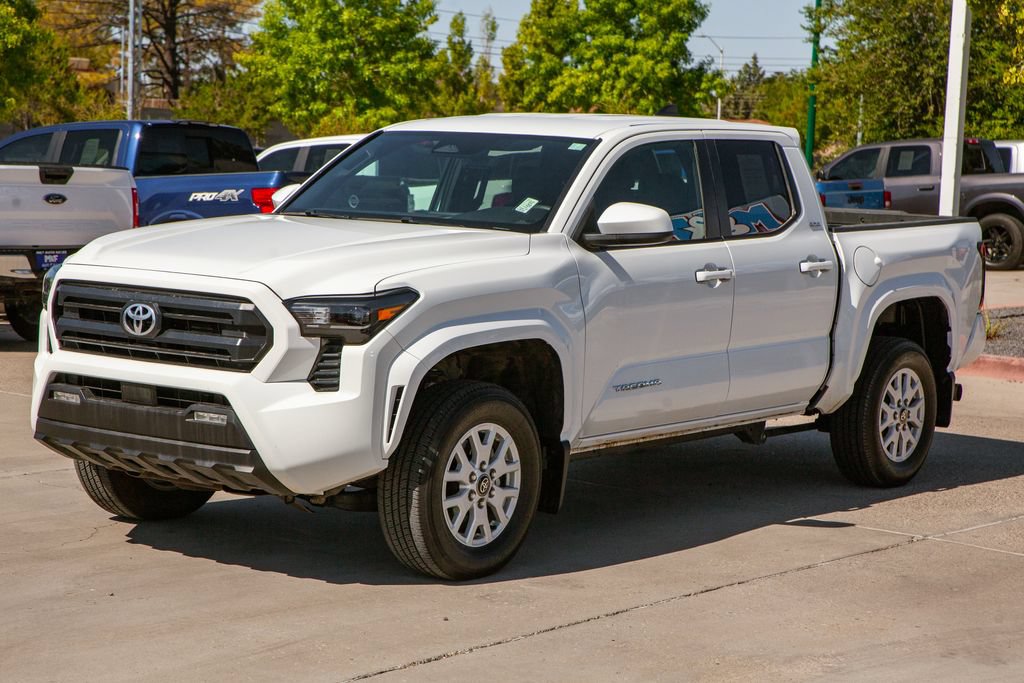 Used 2025 Toyota Tacoma SR5 AWD/4WD image 9