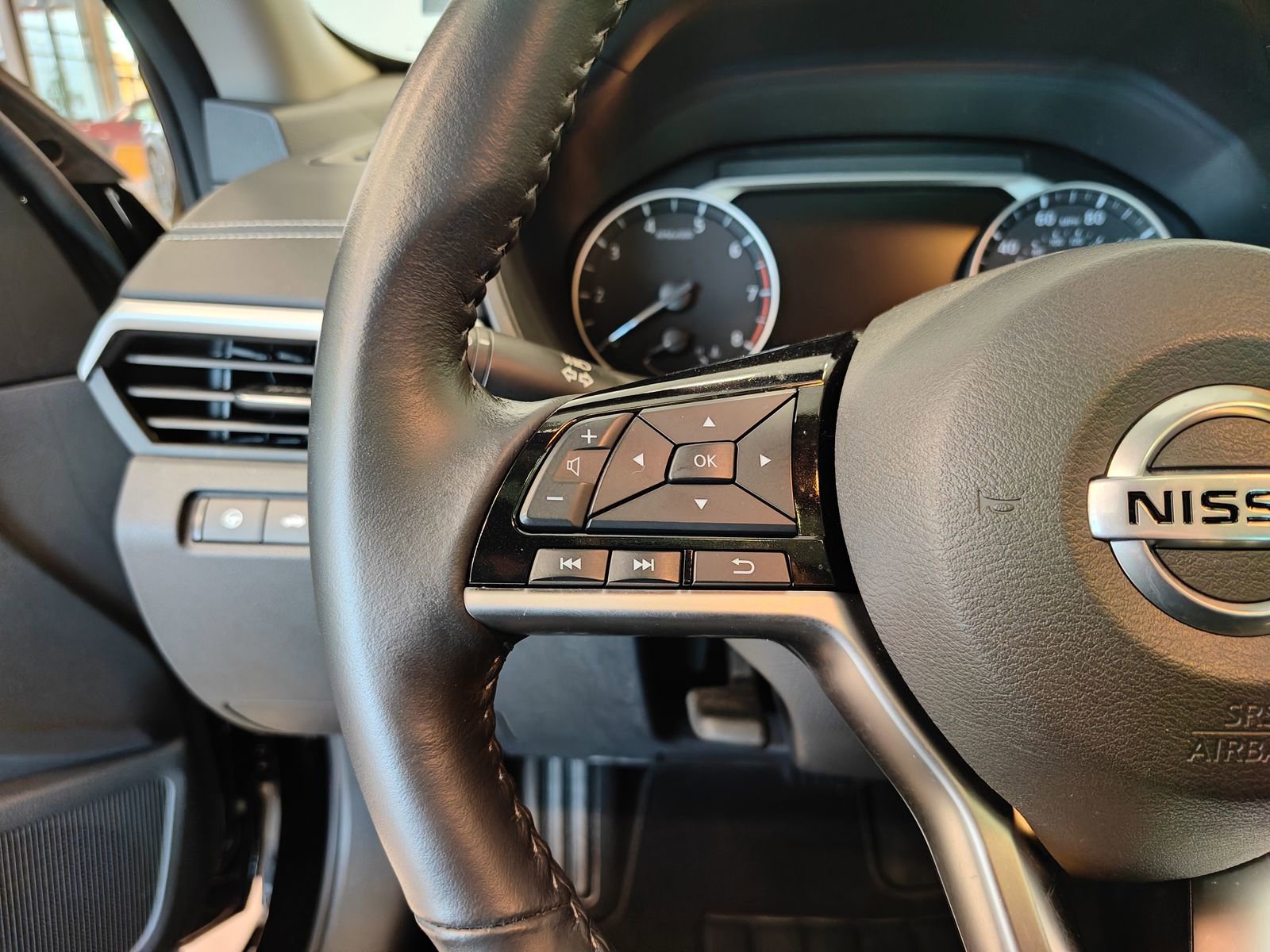 Used 2022 Nissan Altima 2.5 SV w/ SV Premium Package image 22