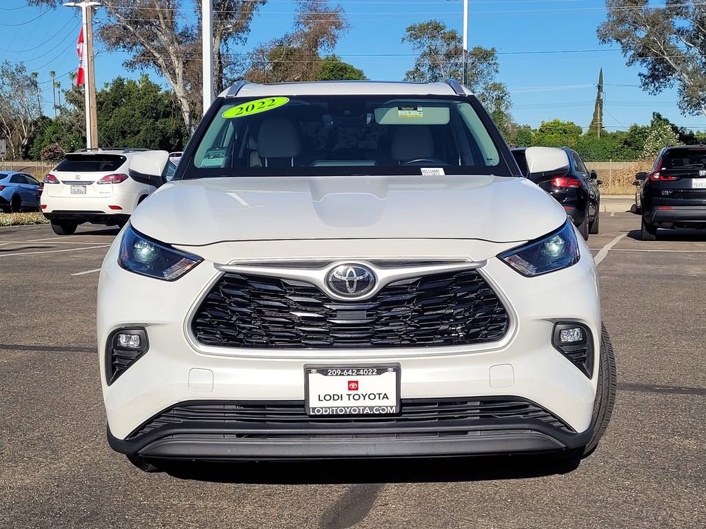 Used 2022 Toyota Highlander XLE FWD image 2