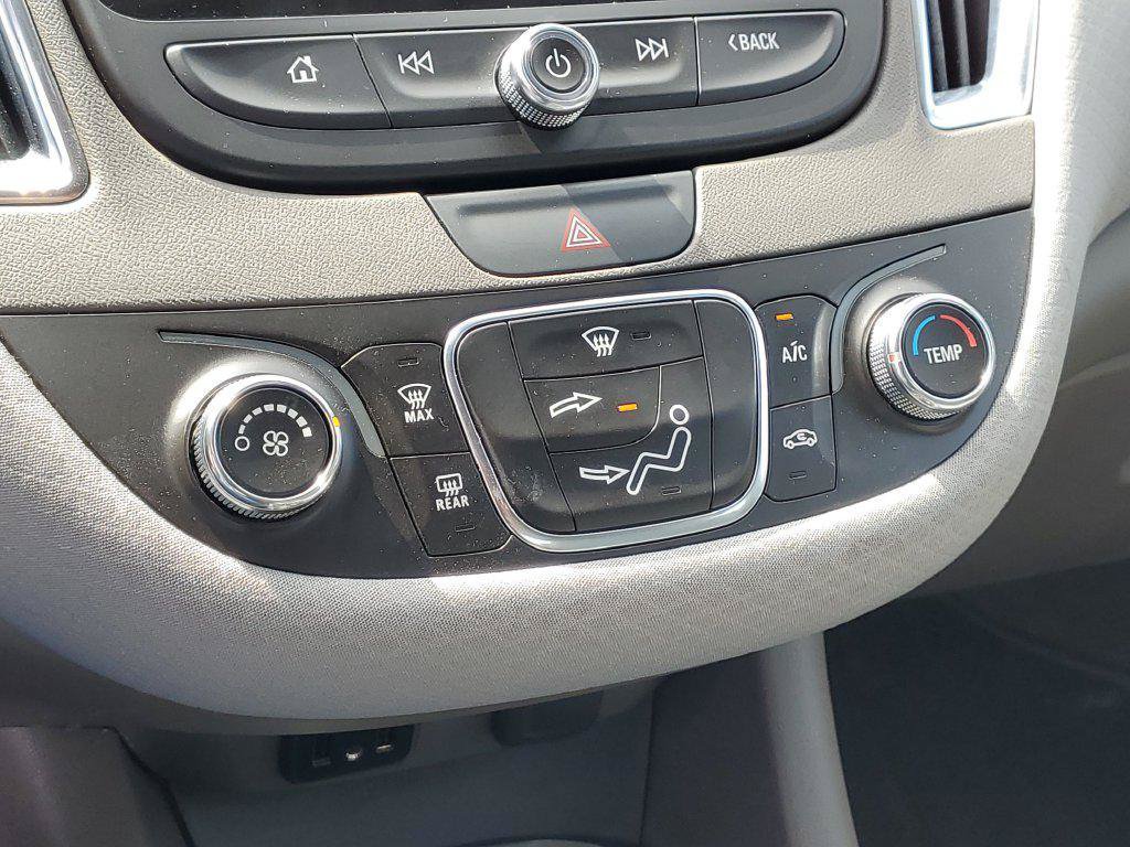 Used 2018 Chevrolet Malibu LT FWD image 16
