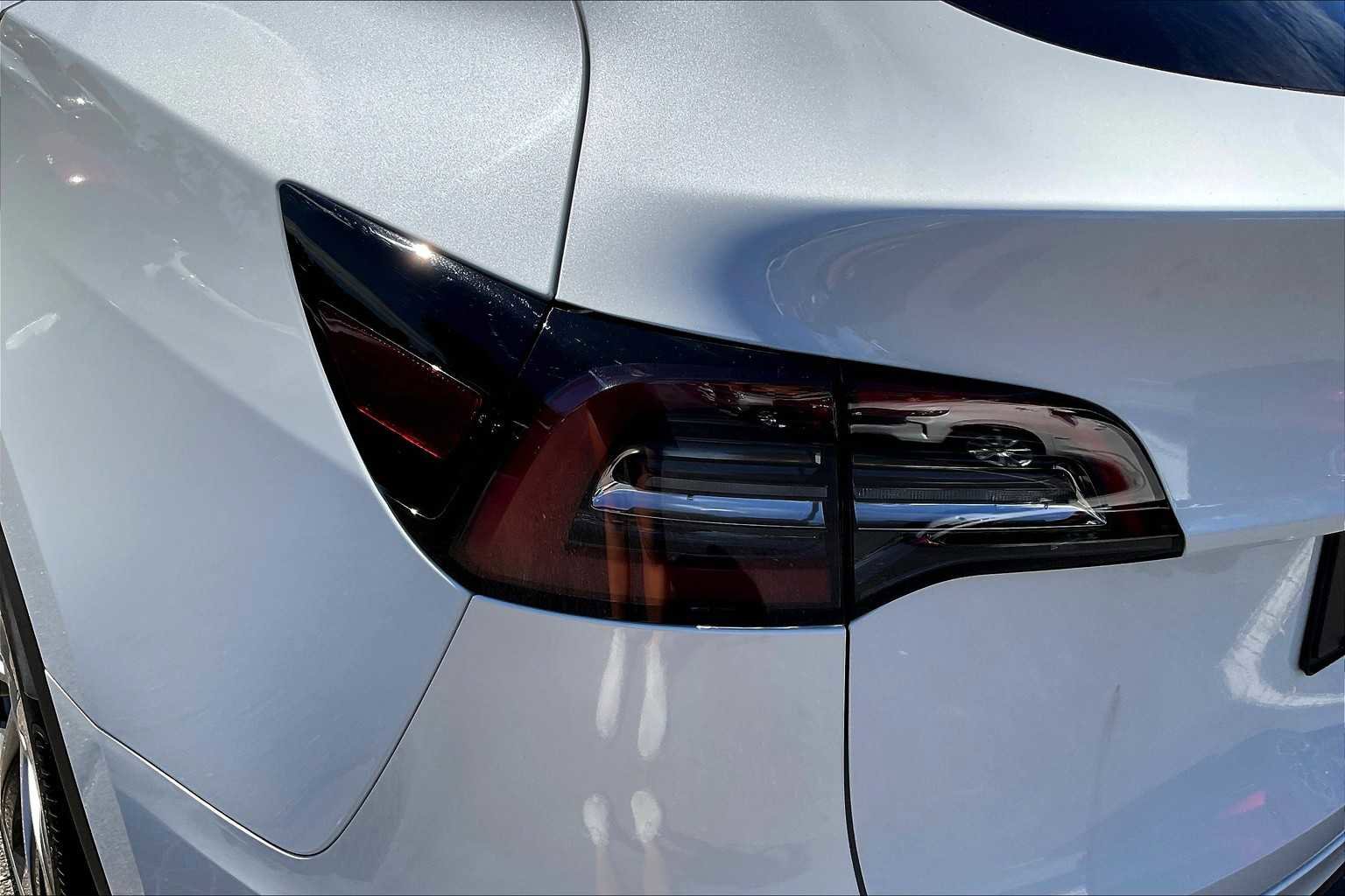 Used 2023 Tesla Model Y AWD image 28