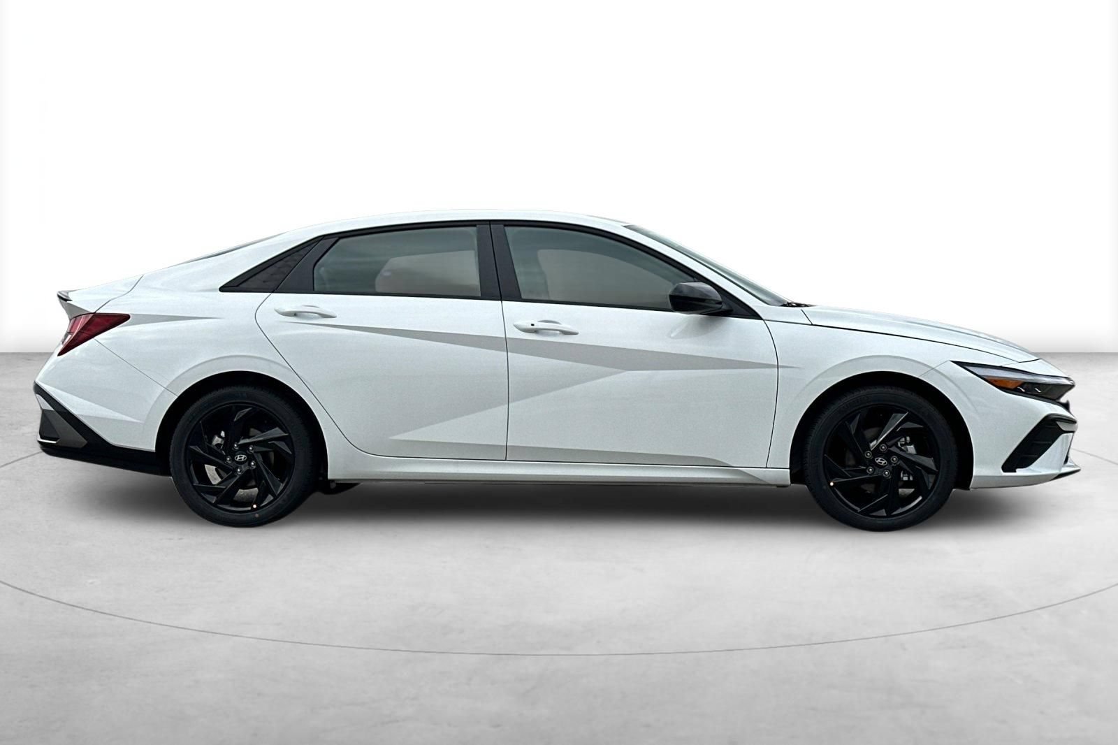 Used 2026 Hyundai Elantra Sport FWD image 9
