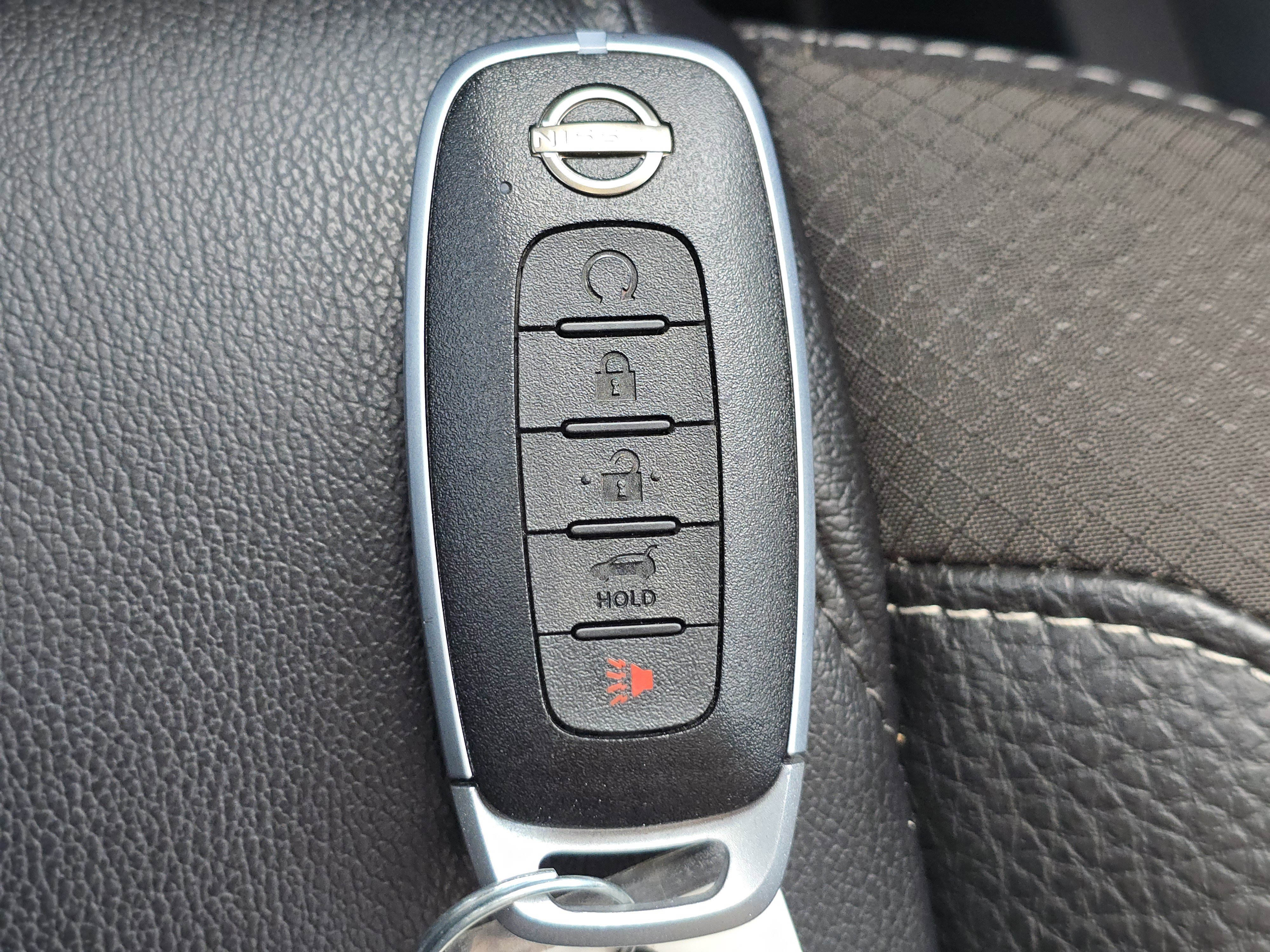 Used 2023 Nissan Pathfinder SL w/ Black Appearance Package image 27