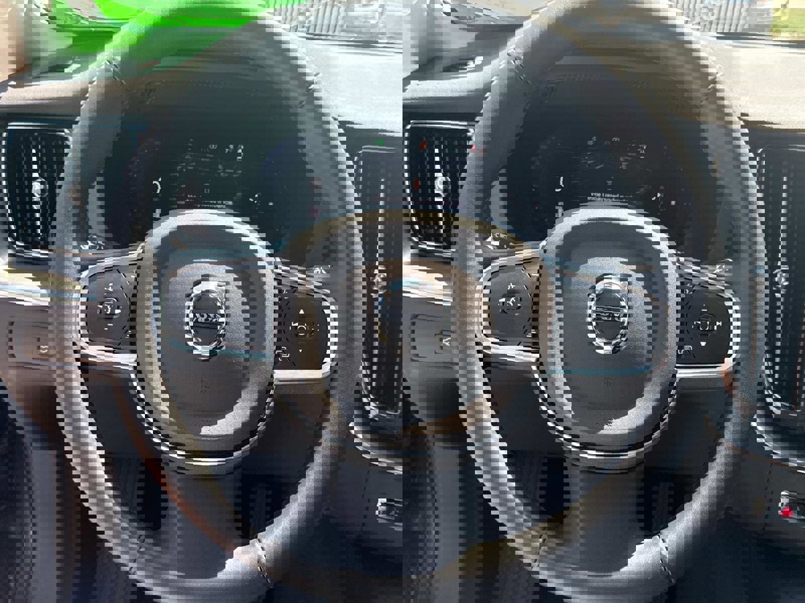 Certified 2025 Volvo XC60 B5 Core w/ Climate Package image 28