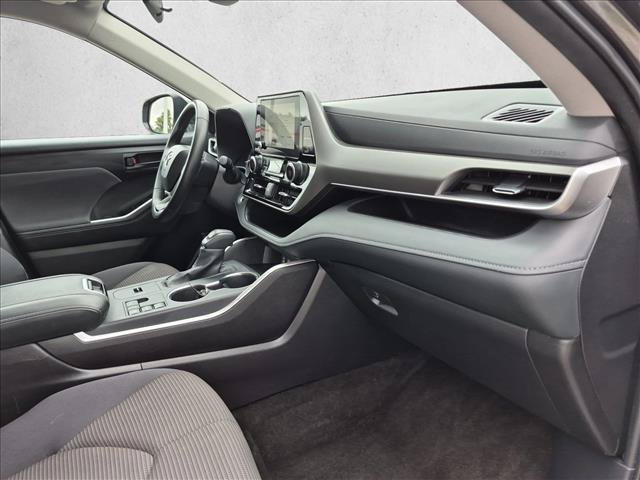 Used 2025 Toyota Highlander LE FWD image 22
