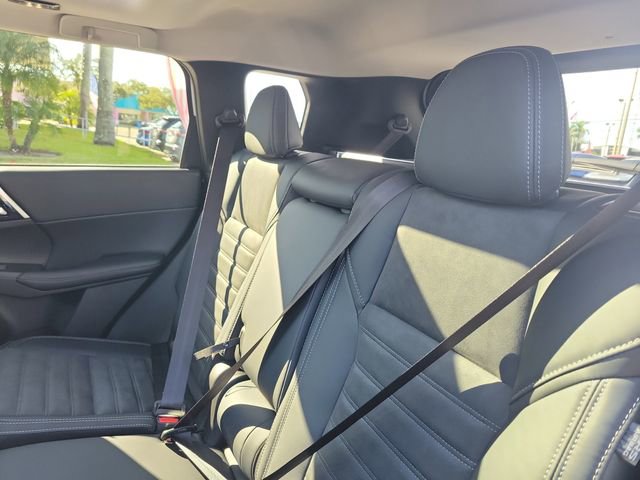 New 2026 Mitsubishi Outlander SE image 13