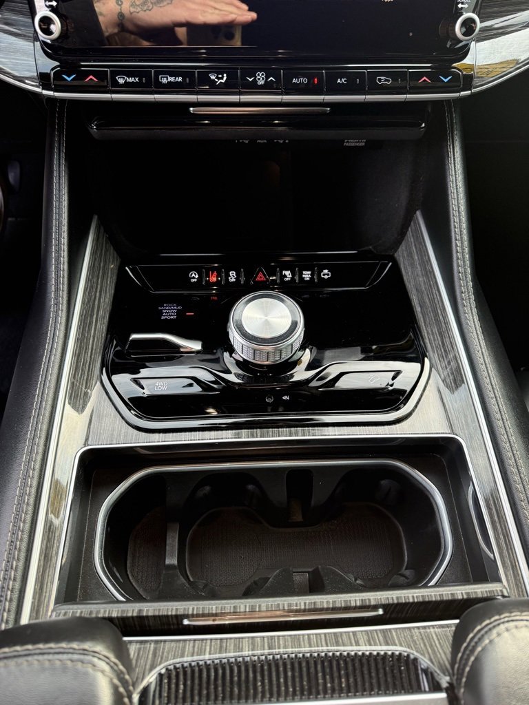 Used 2022 Jeep Wagoneer Series III w/ Flexible Seating Group image 13