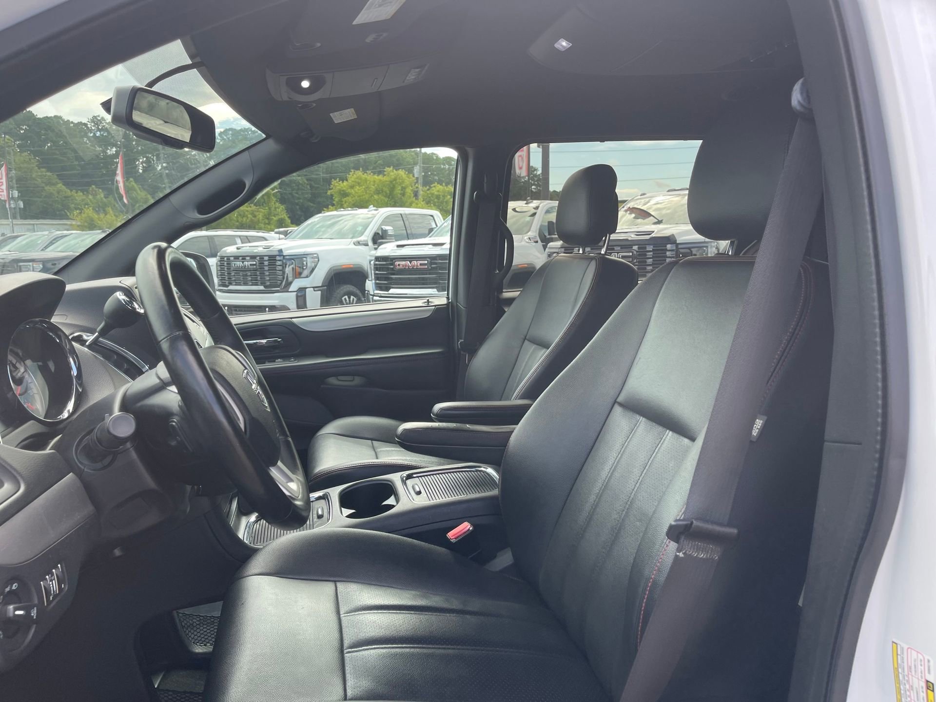 Used 2017 Dodge Grand Caravan GT image 13