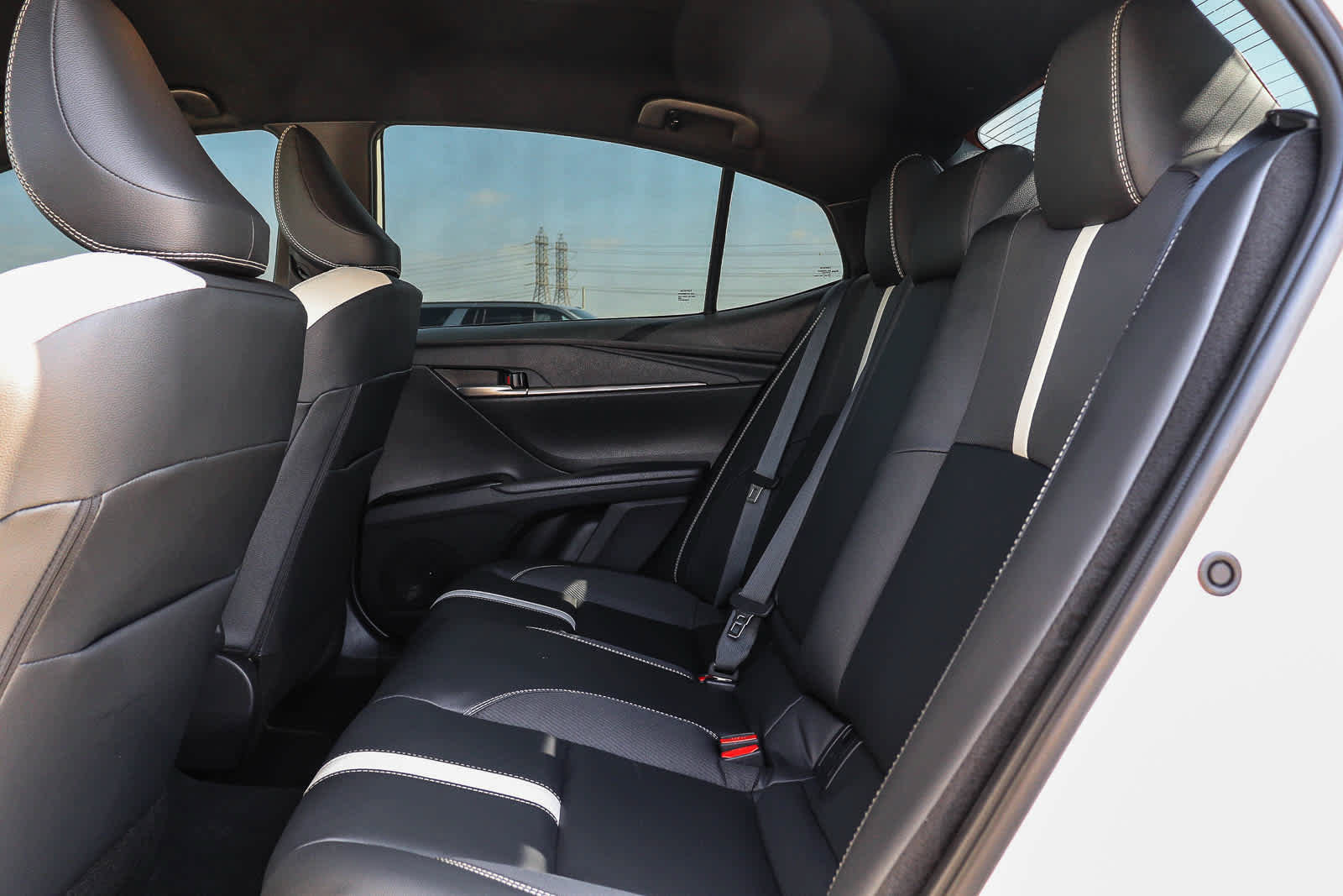 Used 2025 Toyota Camry SE FWD image 18
