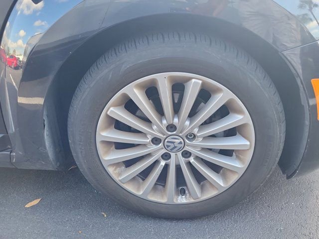 Used 2019 Volkswagen Beetle 2.0T SE FWD image 2