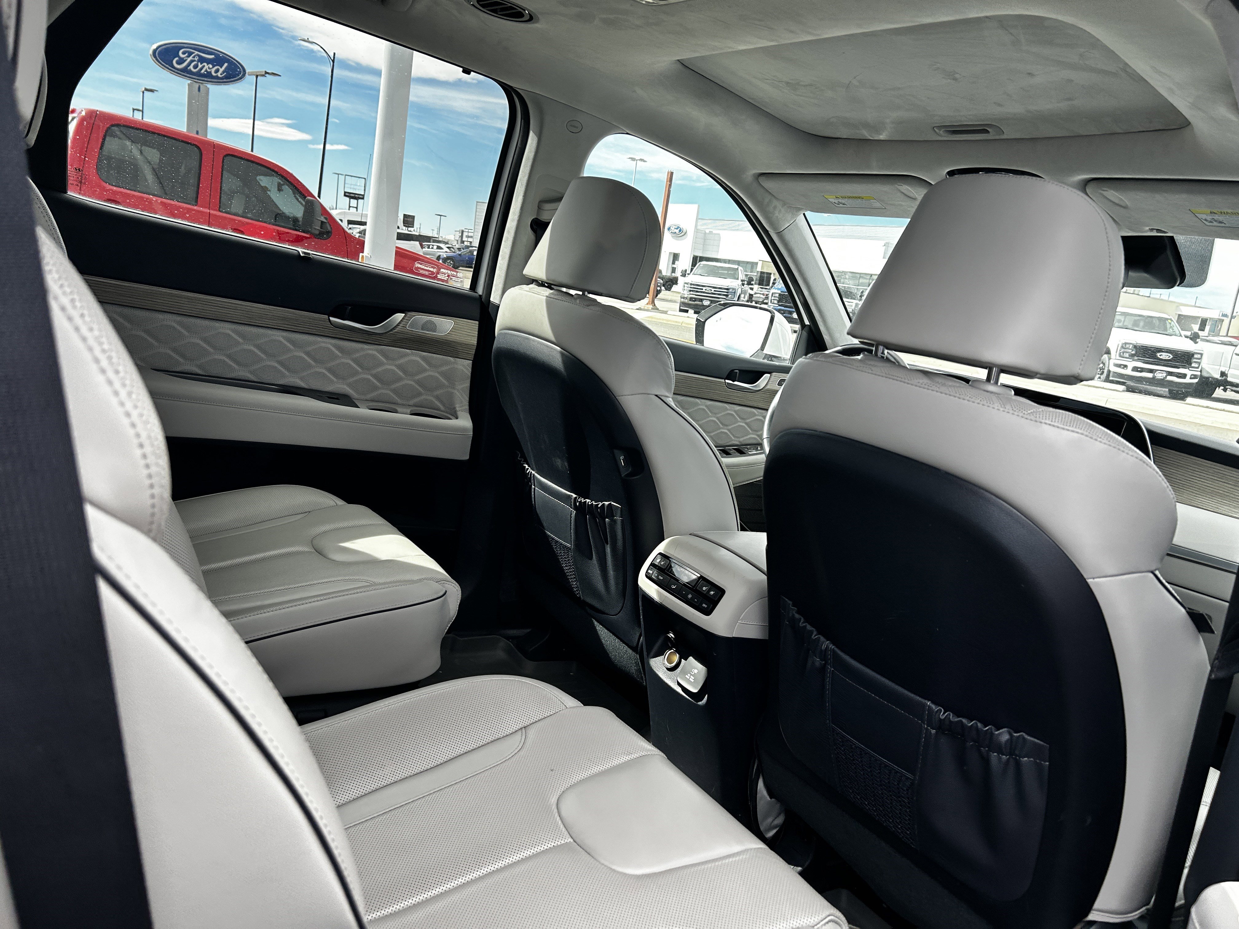 Used 2022 Hyundai Palisade Calligraphy image 11