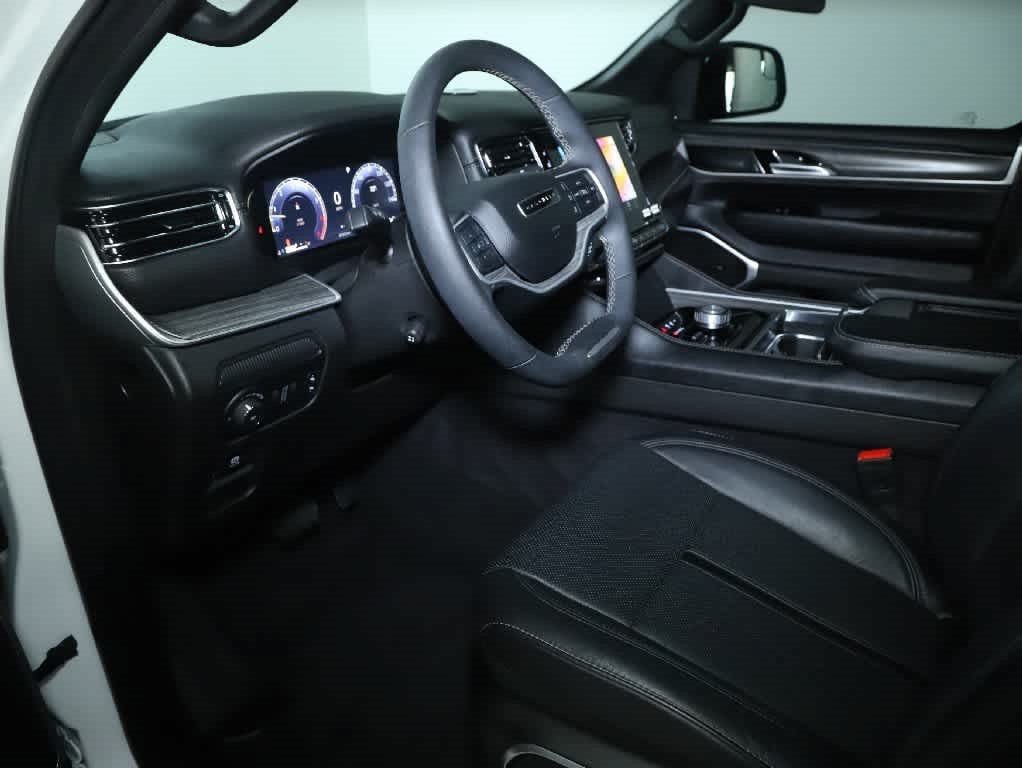 Used 2024 Jeep Wagoneer Series II w/ Premium Group I AWD/4WD image 19