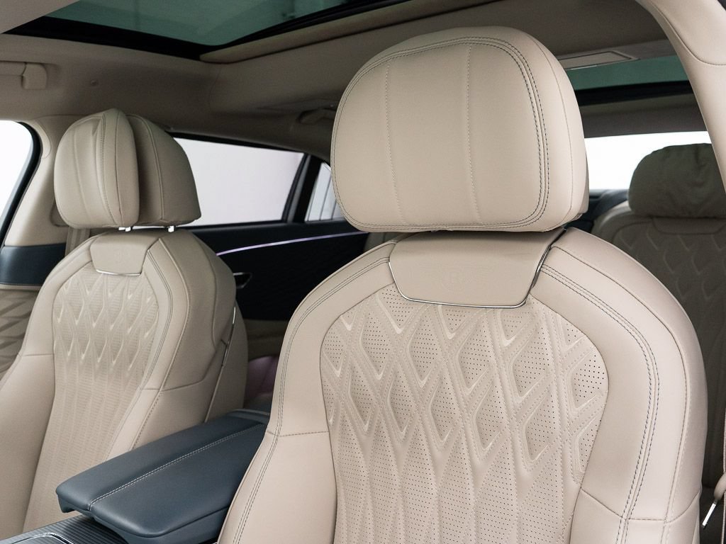 Used 2026 Bentley Flying Spur Plug-In Hybrid AWD/4WD image 16