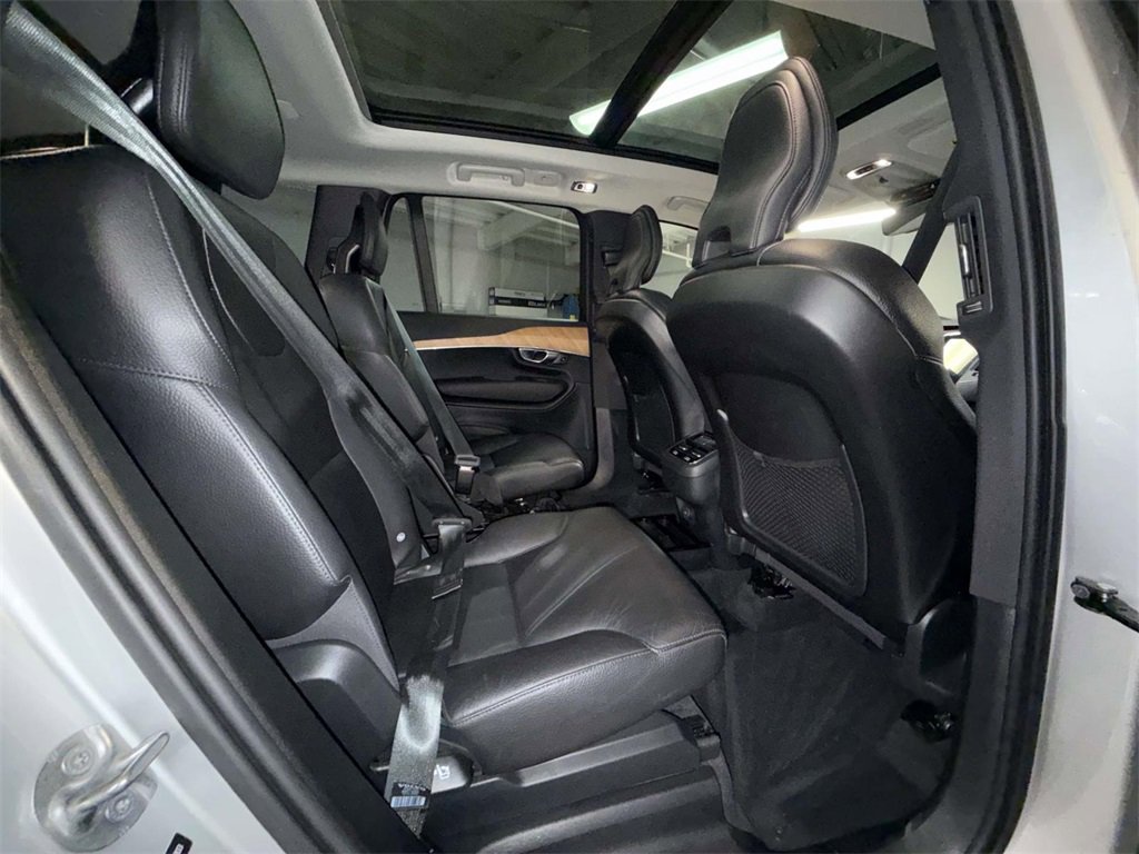 Used 2022 Volvo XC90 T6 Momentum w/ Climate Package image 16