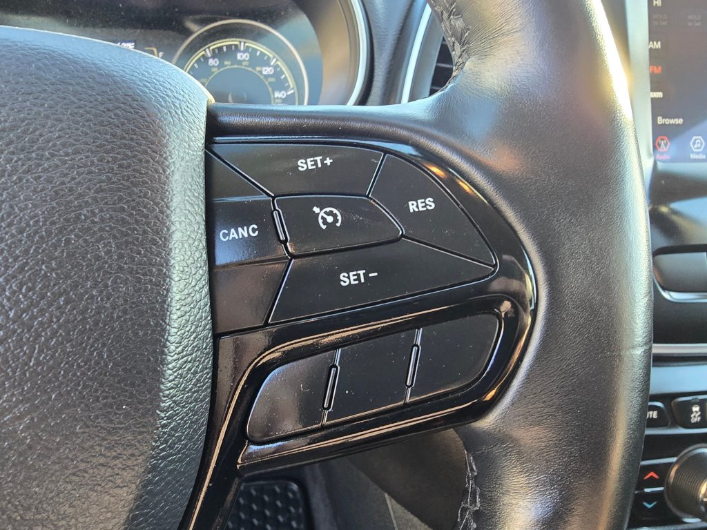 Used 2019 Jeep Cherokee Latitude Plus AWD/4WD image 6