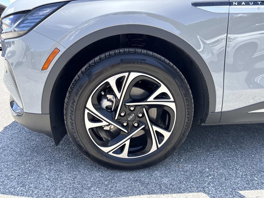 New 2026 Lincoln Nautilus Premier AWD/4WD image 11
