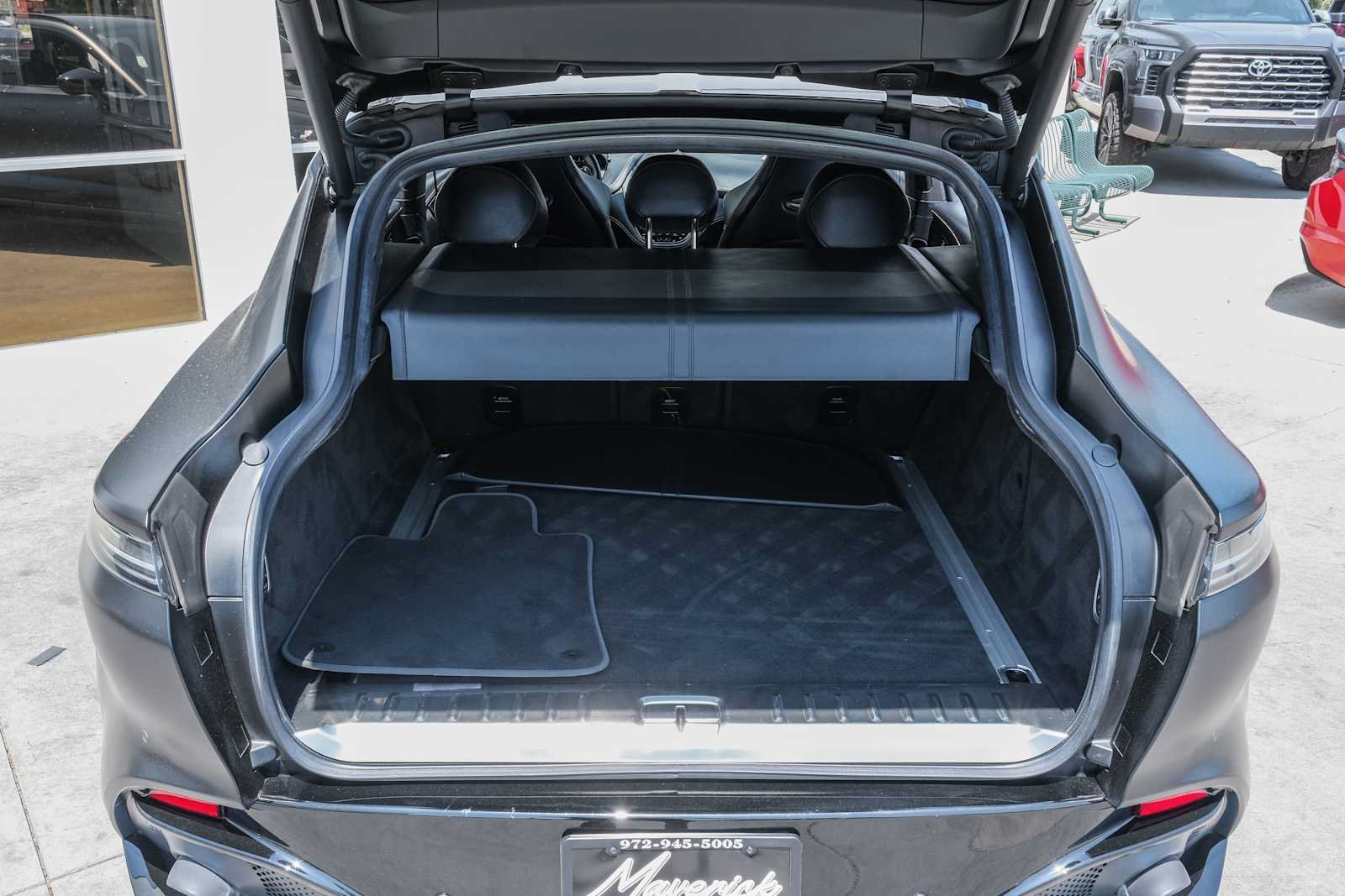 Used 2023 Aston Martin DBX AWD/4WD image 52