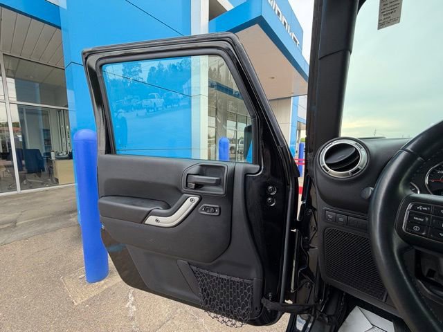Used 2016 Jeep Wrangler Unlimited Rubicon w/ Dual Top Group AWD/4WD image 20