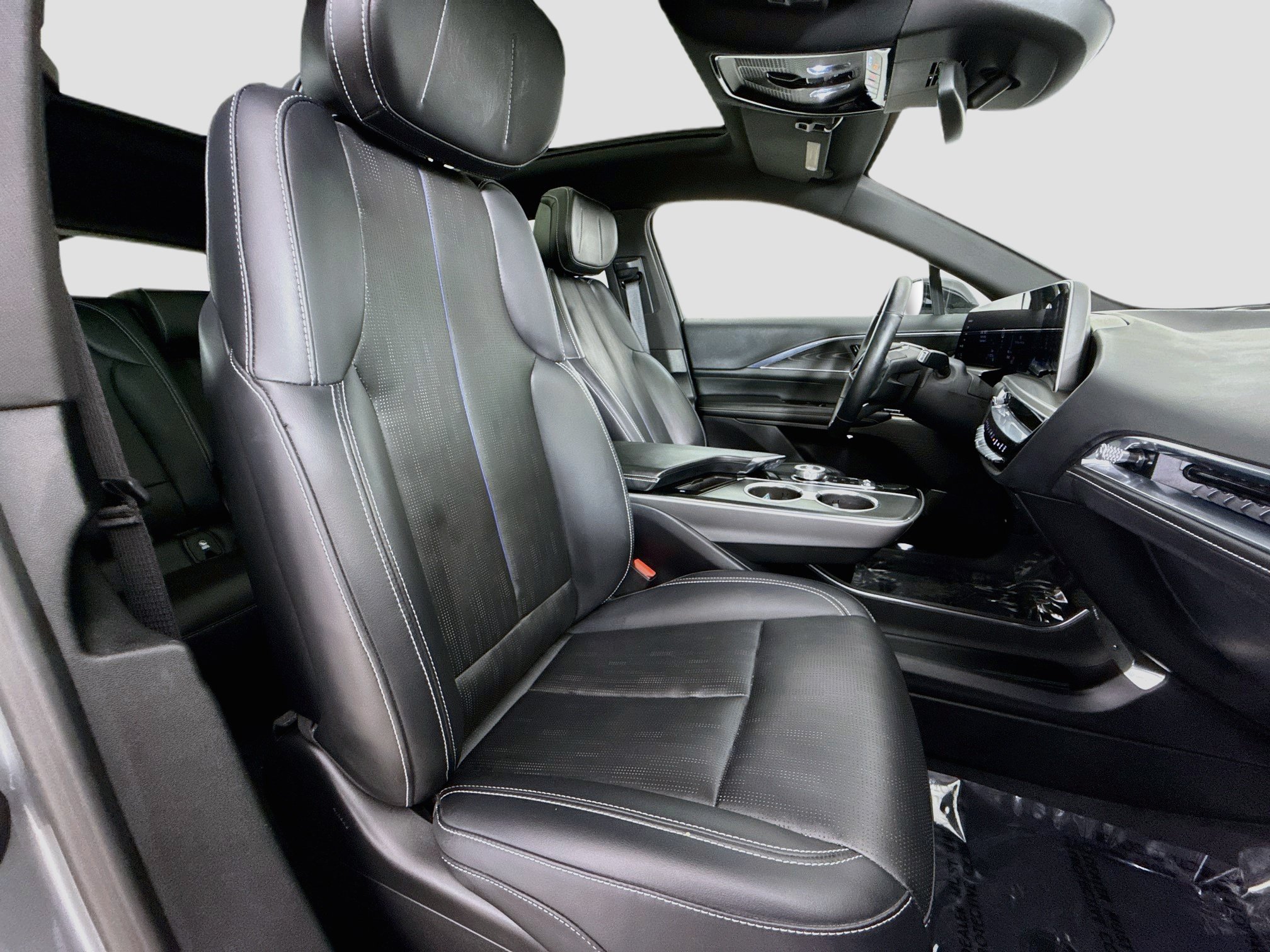 Used 2024 Cadillac Lyriq Luxury RWD image 31