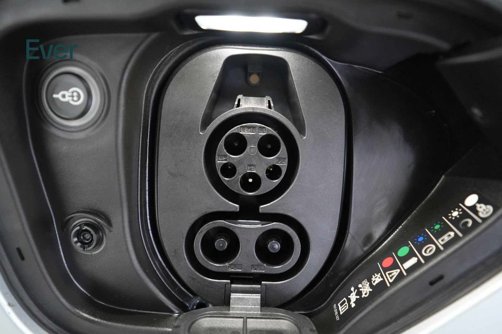 Used 2022 Porsche Taycan RWD image 10