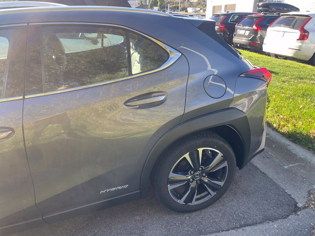 Used 2019 Lexus UX 250h w/ Accessory Package AWD/4WD image 17