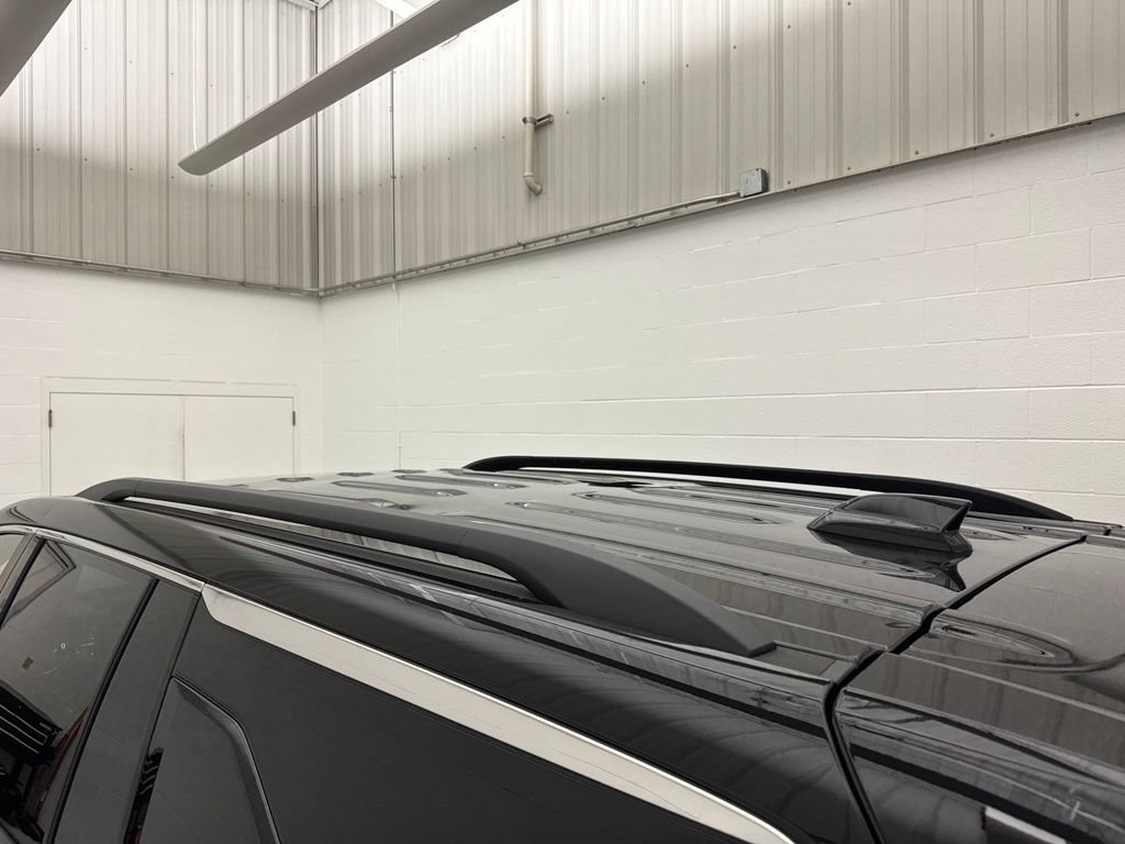 Used 2025 Chevrolet Traverse LT AWD/4WD image 13