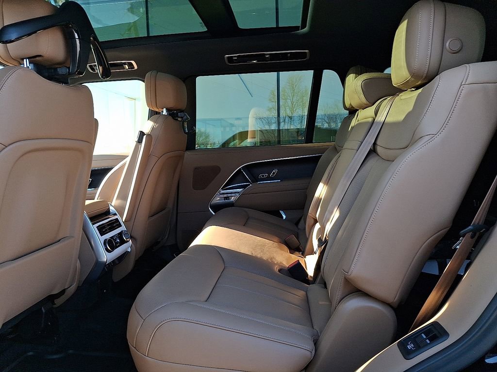 New 2026 Land Rover Range Rover Long Wheelbase SE image 6