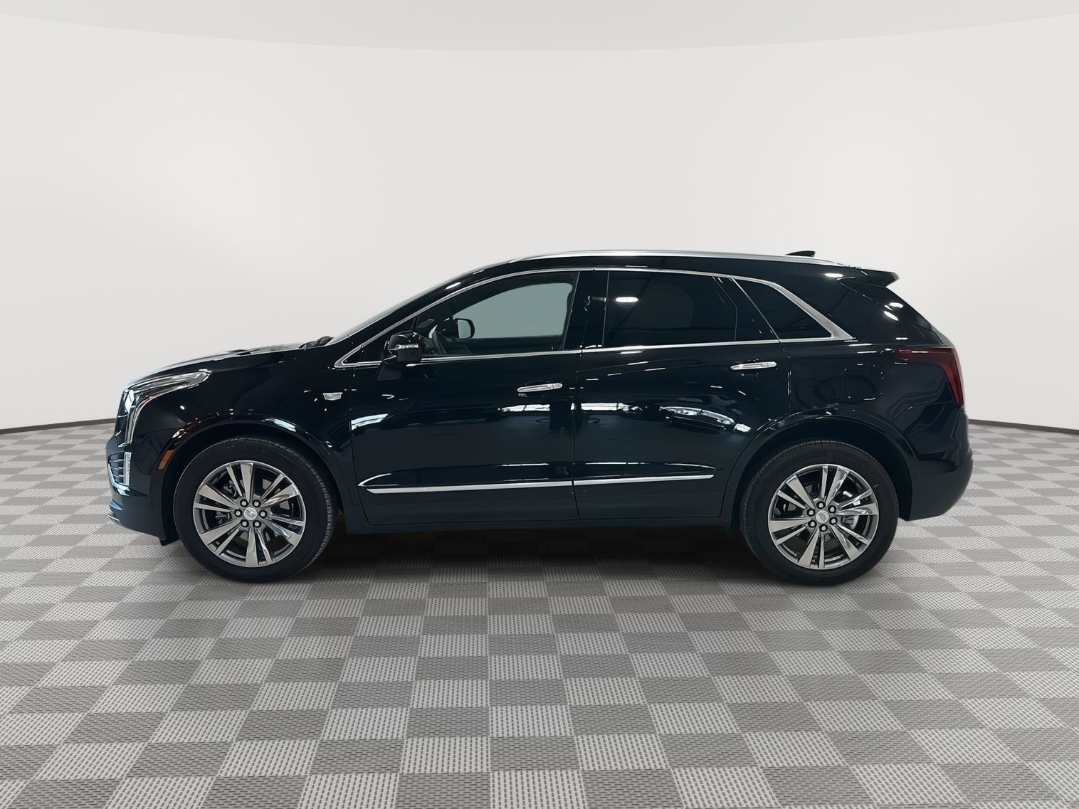Used 2025 Cadillac XT5 Premium Luxury image 2