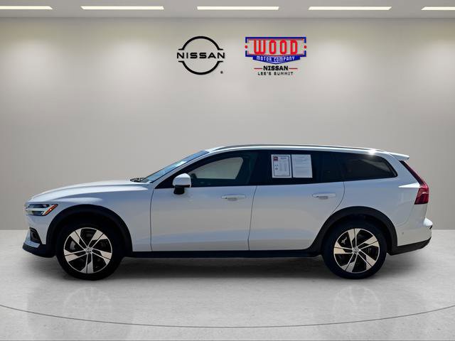 Used 2025 Volvo V60 B5 Cross Country Plus image 4