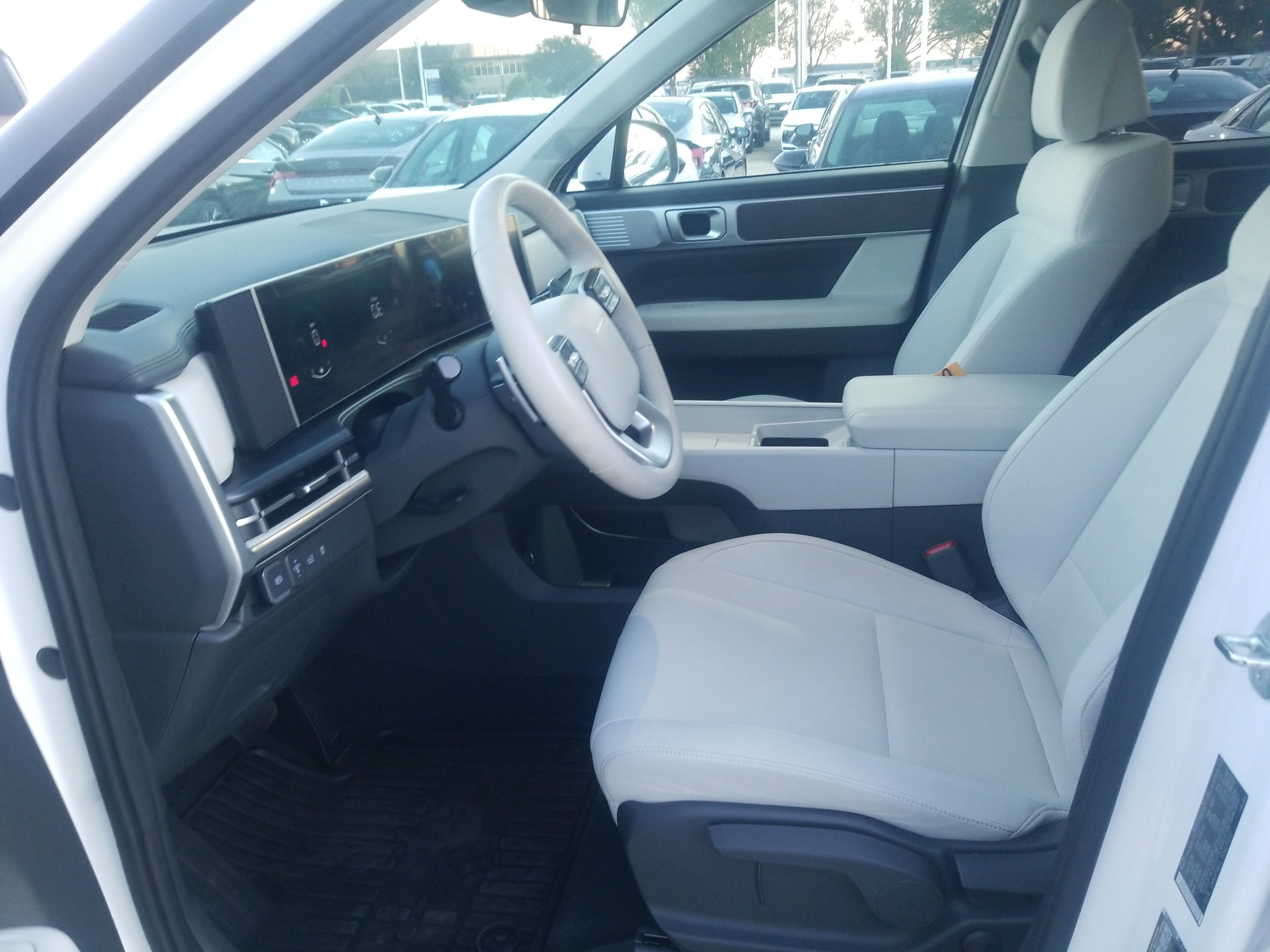 Certified 2025 Hyundai Santa Fe SE image 10