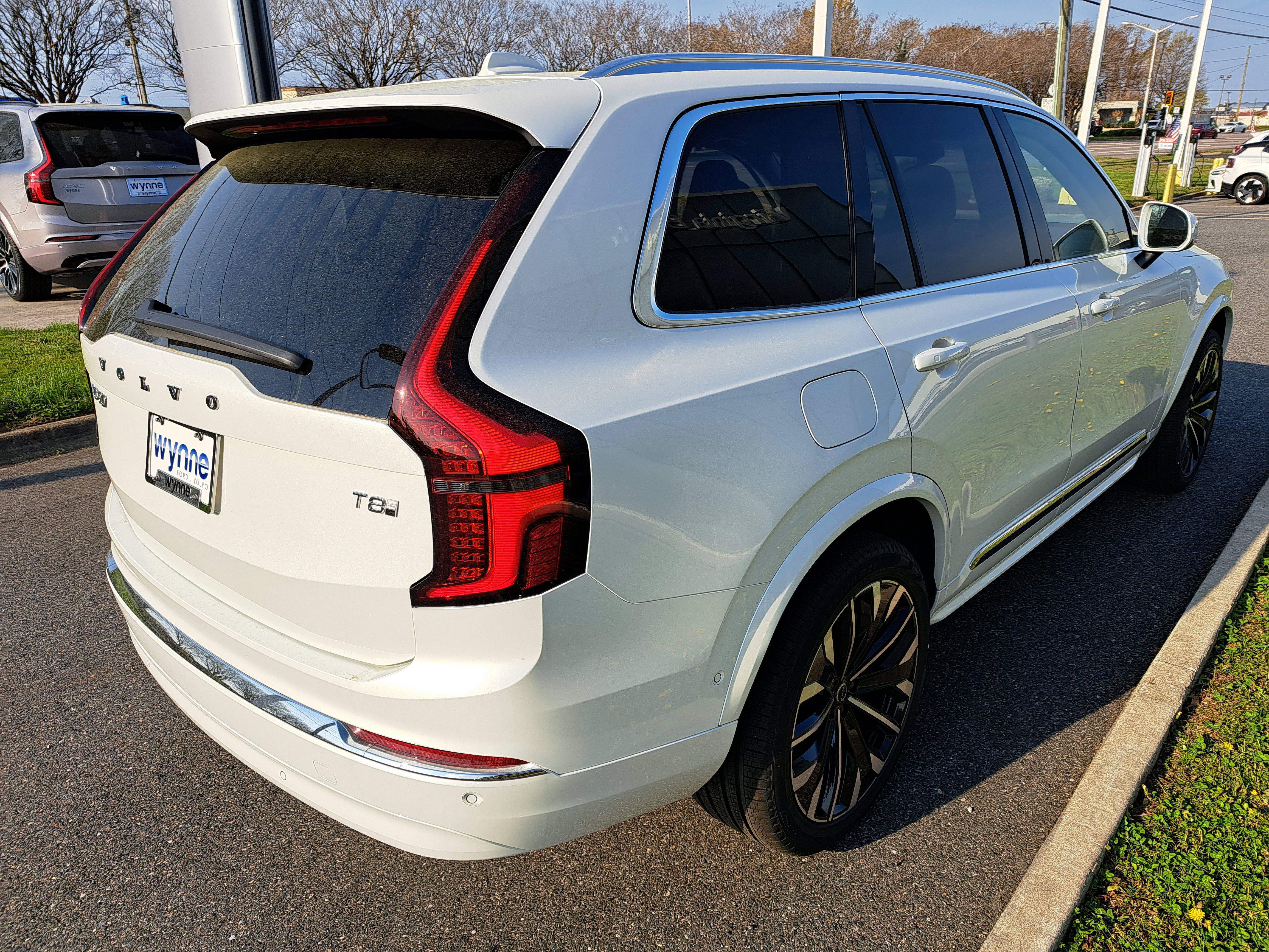 New 2026 Volvo XC90 T8 Plus AWD/4WD image 3