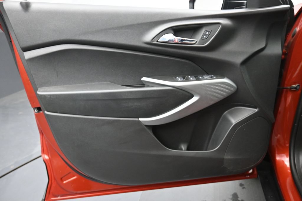 Used 2024 Chevrolet Trax RS FWD image 23