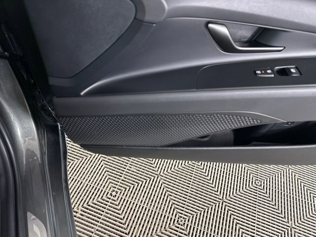 Certified 2025 Hyundai Elantra SEL image 60