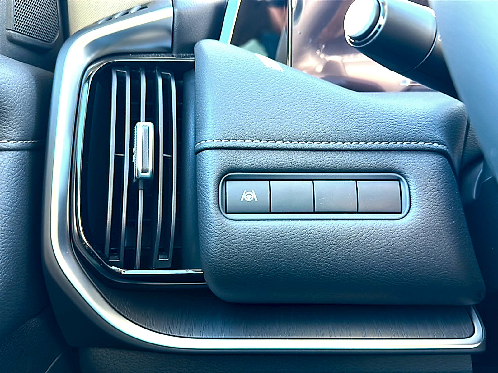 New 2025 Nissan Armada SV image 26